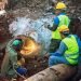 Trabajadores de Cupet y Aguas de La Habana repararon la conductora de combustible averiada, cuyo derrame contaminó las aguas del canal de Vento. Foto: tribuna.cu