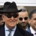 Roger Stone arriba a una corte federal en Washington DC, acusado de manipular testigos y de mentir al Congreso, el jueves 20 de febrero de 2020. Foto: Manuel Balce Ceneta/AP.