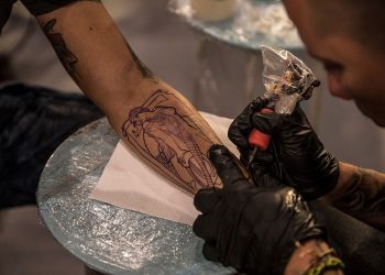 sesion de tatuajes-fac-la marca-la habana