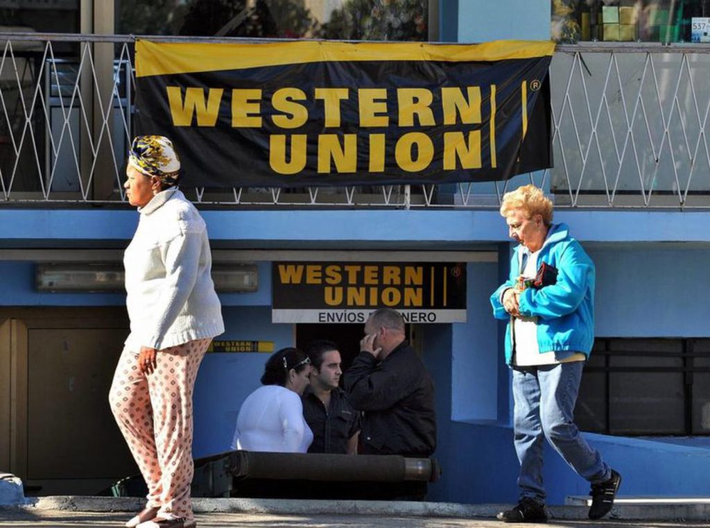 Oficina de Western Union en La Habana. Foto: EFE/Archivo.