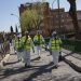 Soldados de la Guardia Real española desinfectan un hospital para evitar la propagación del nuevo coronavirus, en Madrid, España, el domingo 29 de marzo de 2020. Foto: Bernat Armangue / AP.