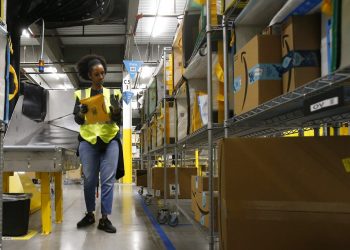 Almacén de Amazon en Goodyear, Arizona. Foto: Ross D. Franklin/AP.