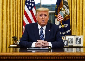 El presidente Donald Trump se dirige a la nación desde la Oficina Oval de la Casa Blanca, el miércoles 11 de marzo de 2020, en Washington. Foto: Doug Mills/The New York Times vía AP.