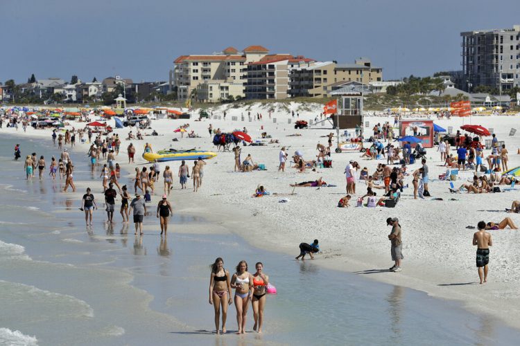 Foto tomada el 18 de marzo de 2020 de Clearwater Beach, Florida. Foto: AP/Chris O'Meara.