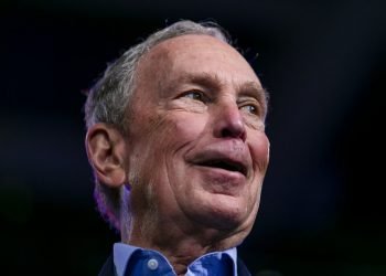 Mike Bloomberg durante un evento en el Centro de Convenciones Palm Beach County,, Florida, el 3 de marzo de 2020. Abandonó la contienda y dio su respaldo a Joe Biden hoy miércoles 4 de marzo. Foto: Matias J. Ocner/AP.