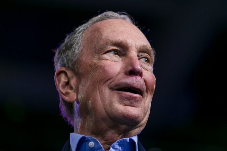 Mike Bloomberg durante un evento en el Centro de Convenciones Palm Beach County,, Florida, el 3 de marzo de 2020. Abandonó la contienda y dio su respaldo a Joe Biden hoy miércoles 4 de marzo. Foto: Matias J. Ocner/AP.