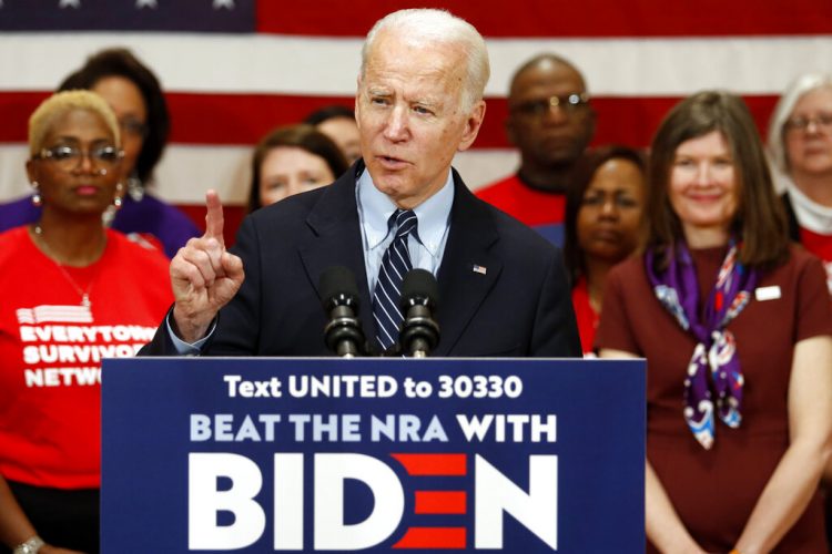 El precandidato demócrata a la presidencia Joe Biden habla durante un evento de campaña en Columbus, Ohio, el martes 10 de marzo de 2020. Foto: Paul Vernon/AP.