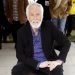 En esta imagen de archivo, tomada el 24 de octubre de 2017, Kenny Rogers posa con su estrella en el Paseo de la Fama de la Música, en Nashville, Tennessee. El cantante murió el viernes 20 de marzo de 2020. Tenía 81 años.  (AP Foto/Mark Humphrey, archivo)