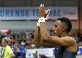 El velocista español Orlando Ortega, celebra tras ganar su serie de 60 metros lisos, durante el LVI Campeonato de España de pista cubierta en Orense. Foto: Lavandeira jr/EFE