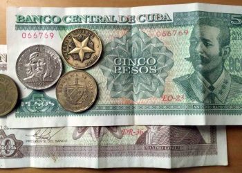 Billetes y monedas cubanas (CUP). Foto: Travels & Lives / Pinterest.
