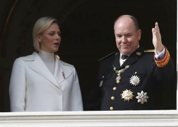 El príncipe Alberto II de Mónaco y su esposa la princesa Charlene. Foto: Daniel Cole / AP / Archivo.