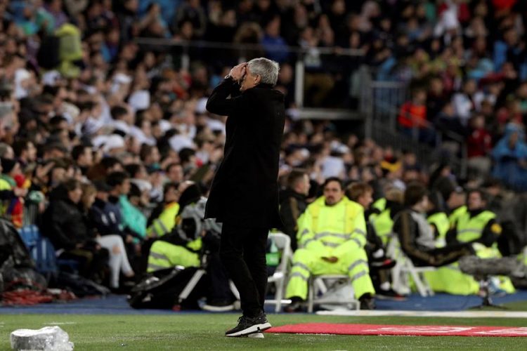 El entrenador del FC Barcelona Quique Setién durante el partido de la jornada 26 de LaLiga que Real Madrid y FC Barcelona disputan este domingo en estadio Santiago Bernabéu. Foto: EFE/Rodrigo Jiménez