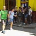 Turistas (en primer plano) en La Habana Vieja, el viernes 20 de marzo de 2020. Foto: Otmaro Rodríguez.