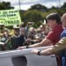 El presidente Jair Bolsonaro participa en una protesta en favor de la intervención militar frente a la sede del ejército durante la pandemia del coronavirus en Brasilia  el domingo 19 de abril de 2020. Foto: André Borges/AP.