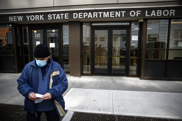 Una oficina de desempleo cerrada en Nueva York debido a las medidas de contingencia Foto: John Minchillo/AP.