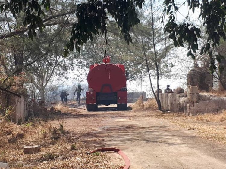 Carro de bomberos en el lugar de los hechos. Foto: TV Yumurí.