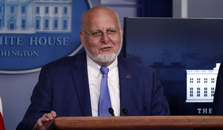 El director de los Centros para el Control y Prevención de Enfermedades de Estados Unidos, Robert Redfield, Foto: AP.