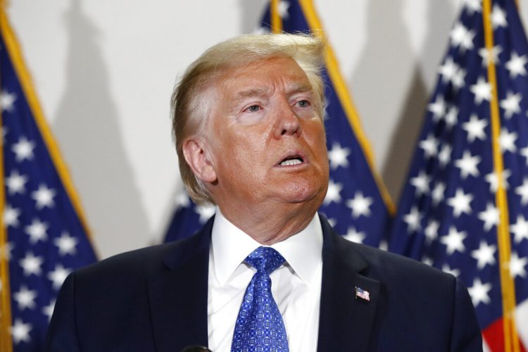 El presidente Donald Trump habla con los reporteros luego de reunirse con senadores republicanos en el Capitolio, Washington, el martes 19 de mayo de 2020. Foto: AP/Patrick Semansky.