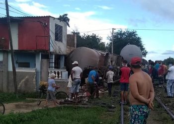 Descarrilamiento de un tren de carga en la zona de La Piñera, en Ciego de Ávila, Cuba, el 16 de mayo de 2020. Foto: Yanet Leyvas Martínez / Facebook.