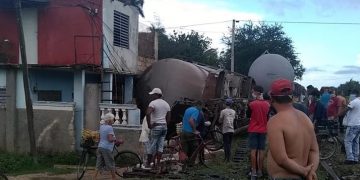 Descarrilamiento de un tren de carga en la zona de La Piñera, en Ciego de Ávila, Cuba, el 16 de mayo de 2020. Foto: Yanet Leyvas Martínez / Facebook.