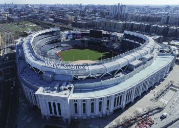 Vista aérea del Yankee Stadium en Nueva York, el jueves 26 de marzo de 2020. Foto: John Woike/Samara Media, vía AP