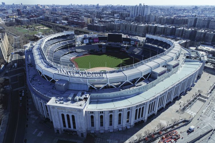 Vista aérea del Yankee Stadium en Nueva York, el jueves 26 de marzo de 2020. Foto: John Woike/Samara Media, vía AP