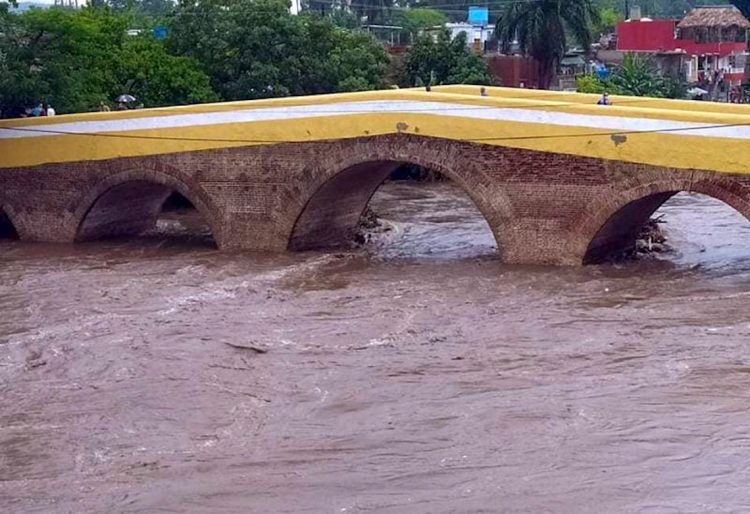 Crecida del Río Yayabo por intensas lluvias en Sancti Spíritus. Foto: escambray.cu