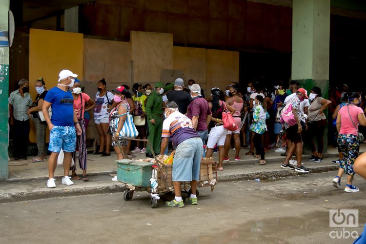 La Habana reportó la totalidad de los casos de coronavirus en Cuba por segundo día consecutivo, en su mayoría asociados a eventos de transmisión en tres centros laborales de la ciudad. Foto: Otmaro Rodríguez