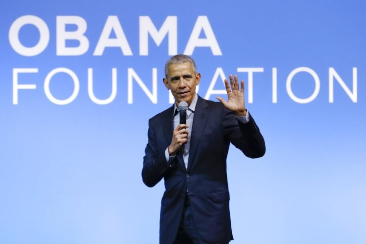 En esta fotografía de archivo, Obama habla en el evento Gathering of Rising Leaders in the Asia Pacific, organizado por la Fundación Obama en Kuala Lumpur, Malasia. Foto:/Vincent Thian/AP.