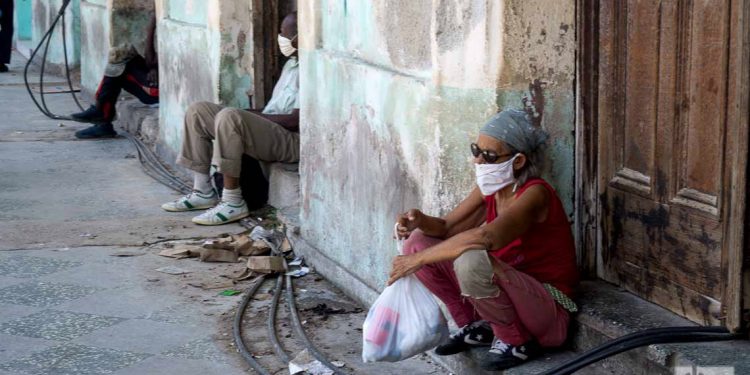 El rango de edad más afectado mortalmente por la COVID-19 en Cuba es el de 80 a 89 años, con 26 pacientes fallecidos. Foto: Otmaro Rodríguez.