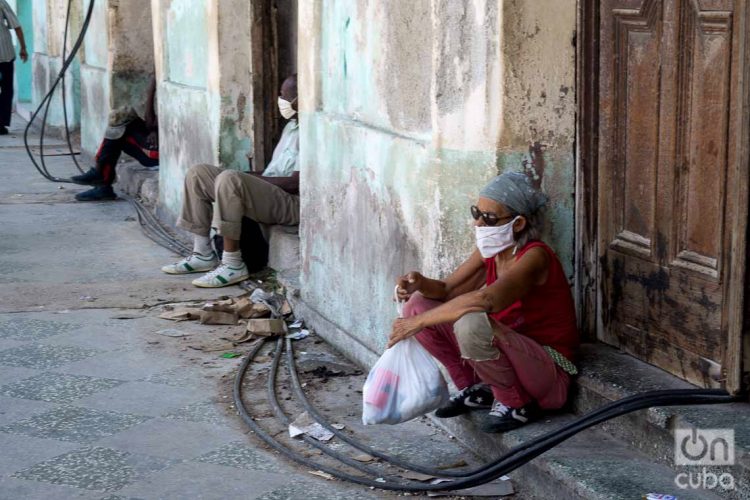 El rango de edad más afectado mortalmente por la COVID-19 en Cuba es el de 80 a 89 años, con 26 pacientes fallecidos. Foto: Otmaro Rodríguez.