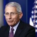 En esta foto de archivo del 22 de abril de 2020, el director del Instituto Nacional de Alergias y Enfermedades infecciosas, doctor Anthony Fauci, habla sobre el coronavirus en la Casa Blanca, Washington. Foto AP/Alex Brandon.