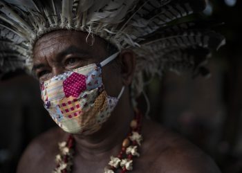 Pedro dos Santos, líder de la comunidad Parque de Naciones Indígenas, en Manaus, Brasil, el 10 de mayo de 2020. Foto: AP/Felipe Dana