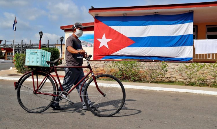 Las provincias que detectaron nuevos contagios ayer fueron La Habana (16), Matanzas (1), Santiago de Cuba (1) e la Isla de la Juventud (1). Foto: EFE/Ernesto Mastrascusa/Archivo.