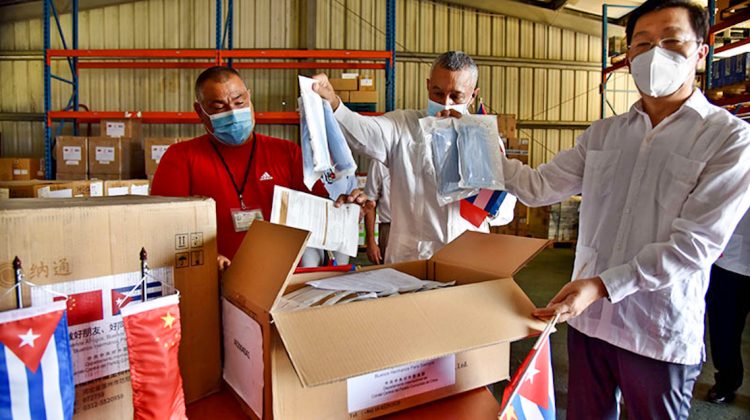 Cuba recibió una donación de China de mascarillas sanitarias para enfrentar la pandemia. Foto: acn.cu