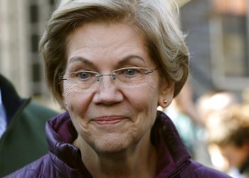 La senadora y ex candidata presidencial Elizabeth Warren en Cambridge, Massachussetts. Foto: Steven Senne/AP.