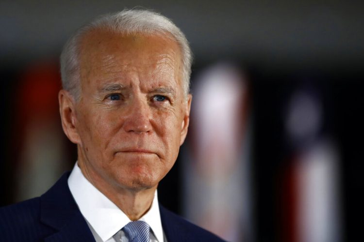 ARCHIVO - Foto de archivo, 10 de marzo de 2020, del candidato presidencial demócrata Joe Biden en conferencia de prensa en Filadelfia.  (AP Foto/Matt Rourke, File)