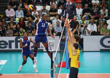 Robertlandy Simón en un partido entre Cuba y Brasil. Foto: www.fivb.com