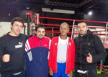 El profesor Leonel Viciedo (tercero de izquierda a derecha), durante su trabajo como entrenador en Argentina. Foto: jit.cu.