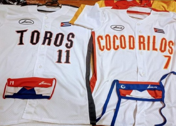 Nuevas camisetas de los equipos de Matanzas y Camagüey, finalistas de la 59 Serie Nacional de Béisbol. Foto: aginformacion.tv