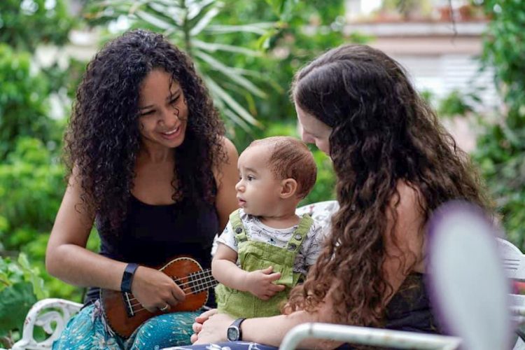 Dachelys Valdés y Hope Bastian con su hijo Paulo. Foto: @dachelys.valdesmoreno/Facebook.