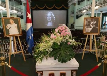 Exequias de la gran vedette cubana Rosita Fornés en el Teatro Martí de La Habana, el 16 de junio de 2020. Foto: Teatro Martí / Facebook.