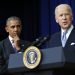 En esta foto del 13 de diciembre de 2016, el presidente Obama escucha mientras Biden habla en la Casa Blanca. Foto: Carolyn Kaster/AP/Archivo.