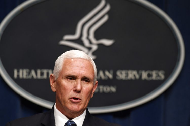 El vicepresidente Mike Pence habla durante una conferencia de prensa en el Departamento de Salud y Servicios Humanos, en Washington, el viernes 26 de junio de 2020. Foto: Susan Walsh/AP.