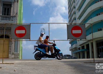 La capital cubana se mantiene con restricciones para intentar frenar el aumento y la dispersión de casos de coronavirus. Foto: Otmaro Rodríguez