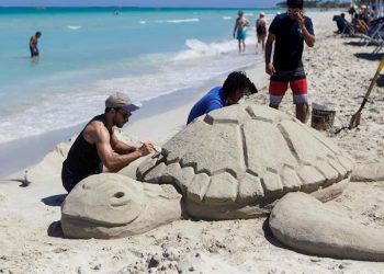 Varadero reabre sus playas al publico cubano a partir de este miércoles. Foto: EFE/ Yander Zamora.