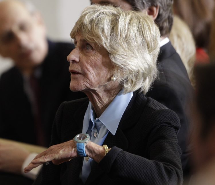 Jean Kennedy Smith asiste a una ceremonia en el 50 aniversario de la juramentación del presidente John F. Kennedy en el Capitolio en Washington. La última hermana sobreviviente del expresidente falleció a los 92 años. Foto: Charles Dharapak, AP, archivo