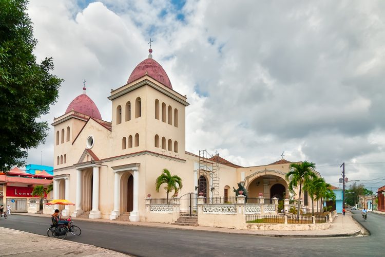 Catedral de San Isidoro, Holguín. Foto: Wikipedia.