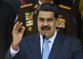 El presidente de Venezuela, Nicolás Maduro, durante una conferencia de prensa desde el palacio presidencial de Miraflores, en Caracas.  Foto: Matias Delacroix, AP, archivo