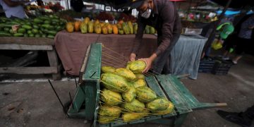 La pandemia de COVID-19 puede agudizar el hambre en Venezuela y en países centroamericanos como Nicaragua, El Salvador, Guatemala y Honduras, alerta un informe publicado este viernes por Oxfam. EFE/Gustavo Amador.